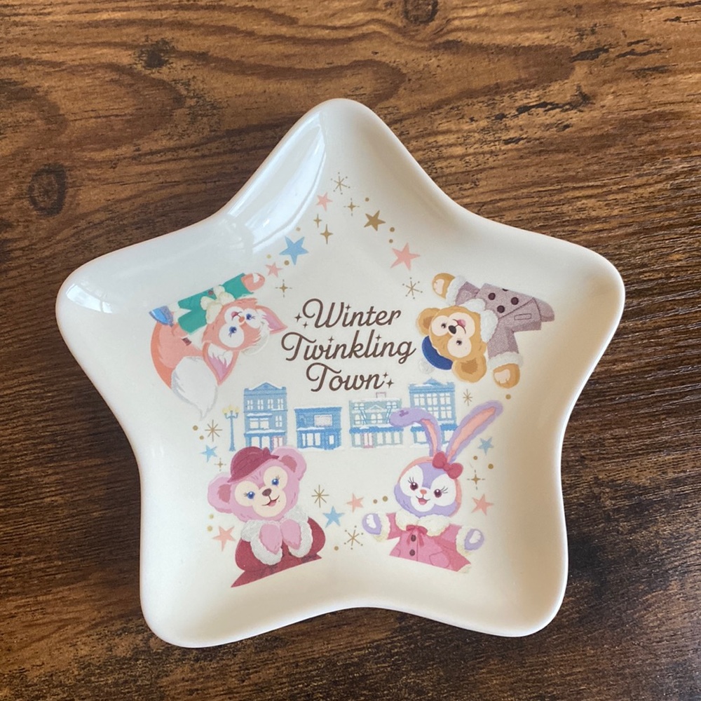 Disney Winter Twinkling Town Plate